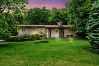 8 Rockford Drive, West Nyack, NY 10994