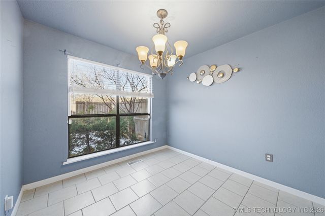 9003 E 60th Place 9003, Tulsa, OK 74145