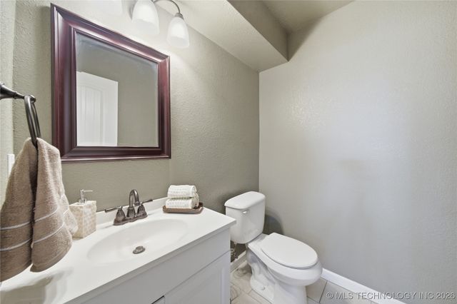 9003 E 60th Place 9003, Tulsa, OK 74145