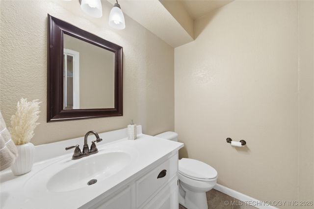 9003 E 60th Place 9003, Tulsa, OK 74145