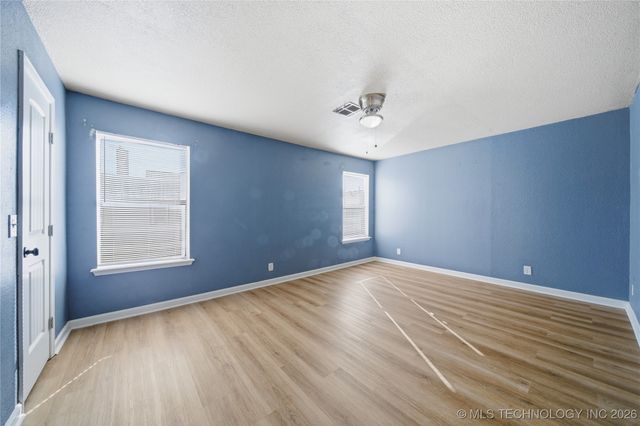 9003 E 60th Place 9003, Tulsa, OK 74145