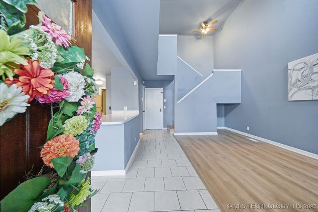 9003 E 60th Place 9003, Tulsa, OK 74145