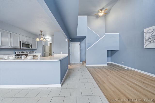 9003 E 60th Place 9003, Tulsa, OK 74145