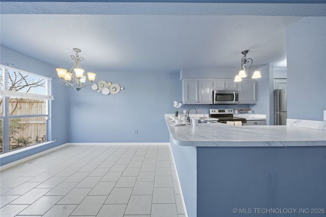 9003 E 60th Place 9003, Tulsa, OK 74145