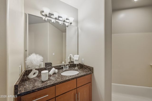 945 E Playa Del Norte Drive 2006, Tempe, AZ 85288