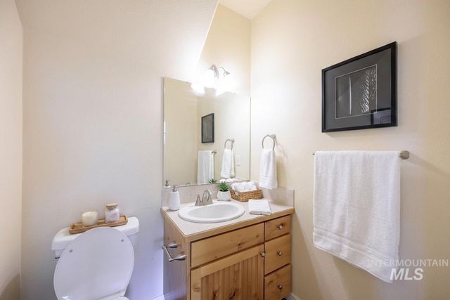 427 S Silver Bow Ave., Eagle, ID 83616