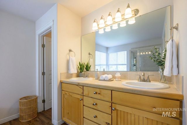 427 S Silver Bow Ave., Eagle, ID 83616