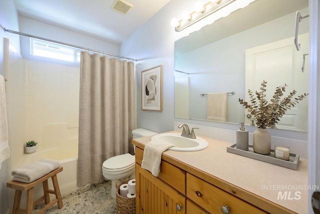 427 S Silver Bow Ave., Eagle, ID 83616