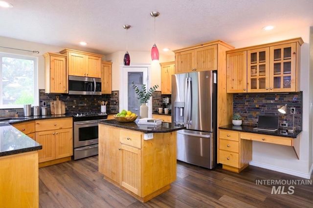 427 S Silver Bow Ave., Eagle, ID 83616