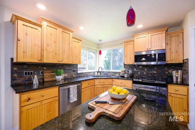 427 S Silver Bow Ave., Eagle, ID 83616