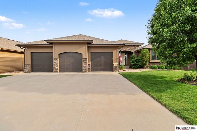 19615 Brookside Lane, Gretna, NE 68028