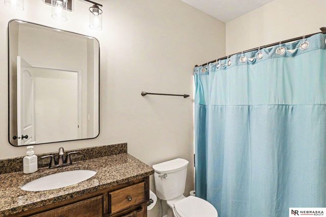 19615 Brookside Lane, Gretna, NE 68028