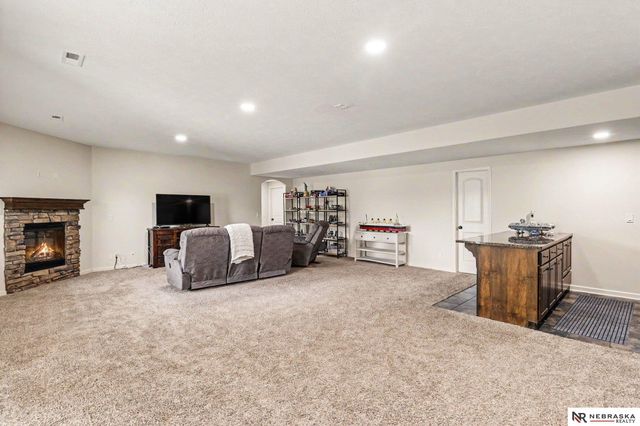 19615 Brookside Lane, Gretna, NE 68028