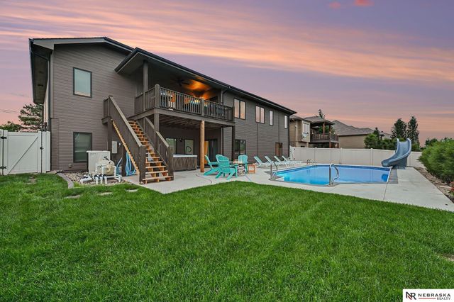 19615 Brookside Lane, Gretna, NE 68028