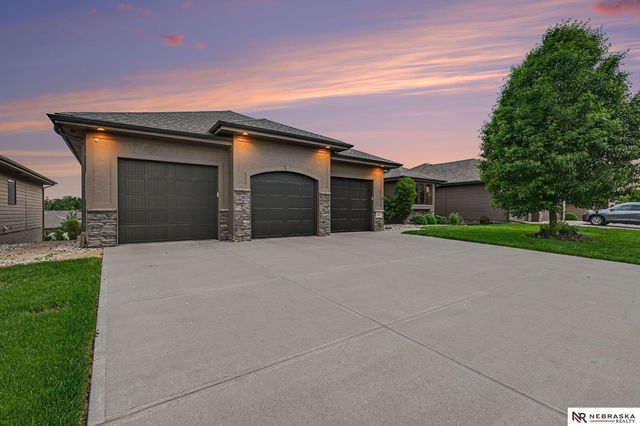 19615 Brookside Lane, Gretna, NE 68028