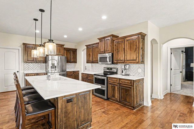 19615 Brookside Lane, Gretna, NE 68028