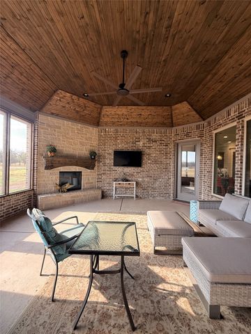 1136 Tremont Lane, Granbury, TX 76049