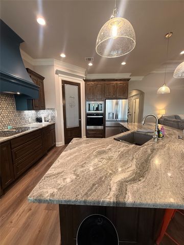 1136 Tremont Lane, Granbury, TX 76049