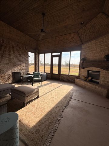 1136 Tremont Lane, Granbury, TX 76049