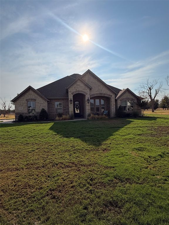 1136 Tremont Lane, Granbury, TX 76049