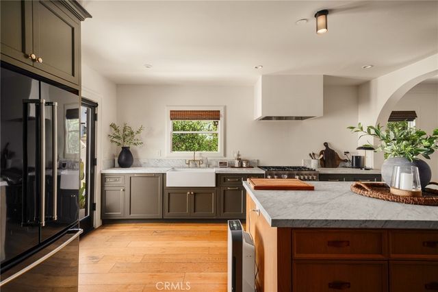2932 Edgehill Drive, Los Angeles, CA 90018