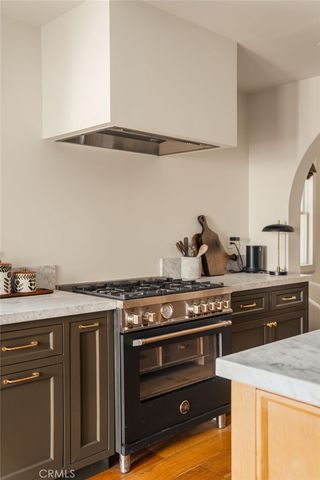 2932 Edgehill Drive, Los Angeles, CA 90018