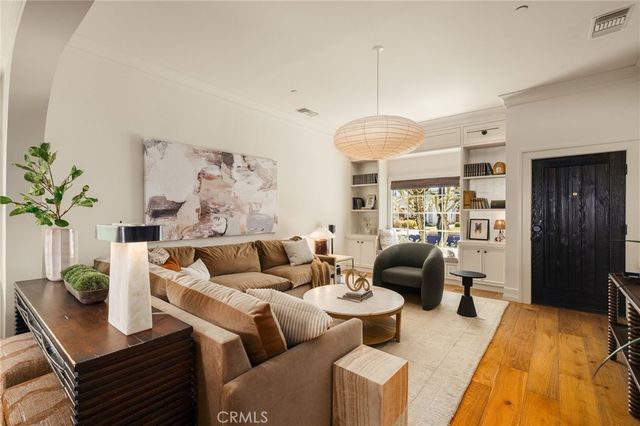 2932 Edgehill Drive, Los Angeles, CA 90018