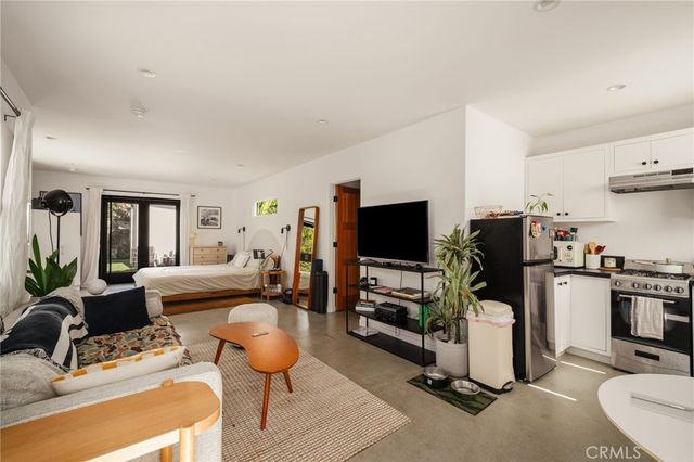 2932 Edgehill Drive, Los Angeles, CA 90018