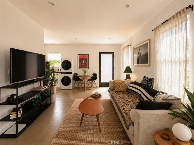 2932 Edgehill Drive, Los Angeles, CA 90018