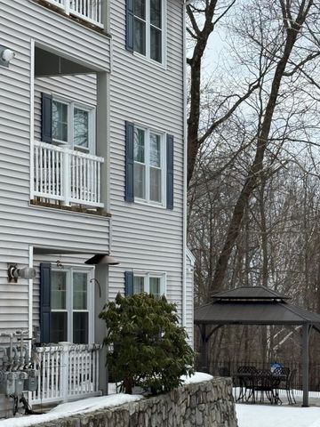 185 Eastern Ave Apt 202, Manchester, NH 03104