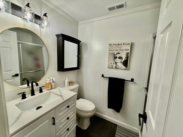 185 Eastern Ave Apt 202, Manchester, NH 03104