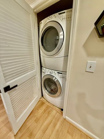 185 Eastern Ave Apt 202, Manchester, NH 03104