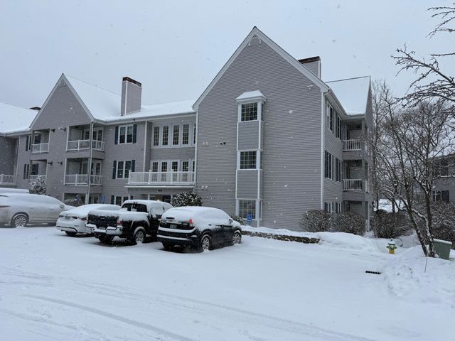 185 Eastern Ave Apt 202, Manchester, NH 03104