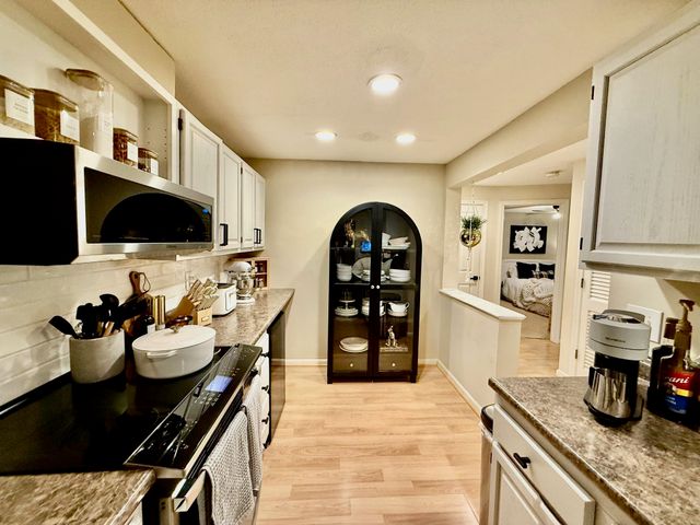 185 Eastern Ave Apt 202, Manchester, NH 03104