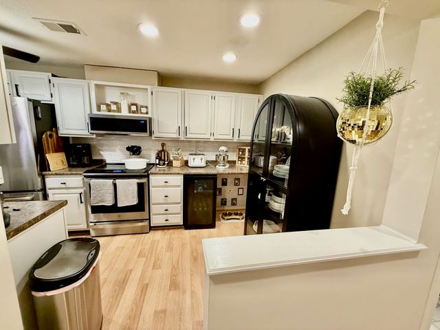 185 Eastern Ave Apt 202, Manchester, NH 03104