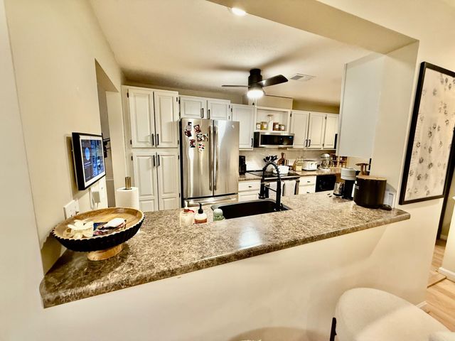 185 Eastern Ave Apt 202, Manchester, NH 03104