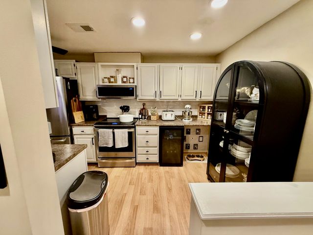 185 Eastern Ave Apt 202, Manchester, NH 03104