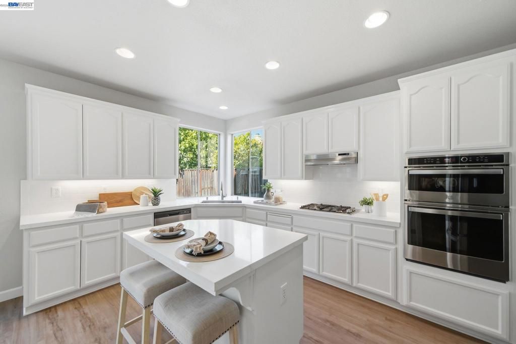 Image 12 of property listing at 37341 Chinaberry Cmn, Fremont, CA 94536