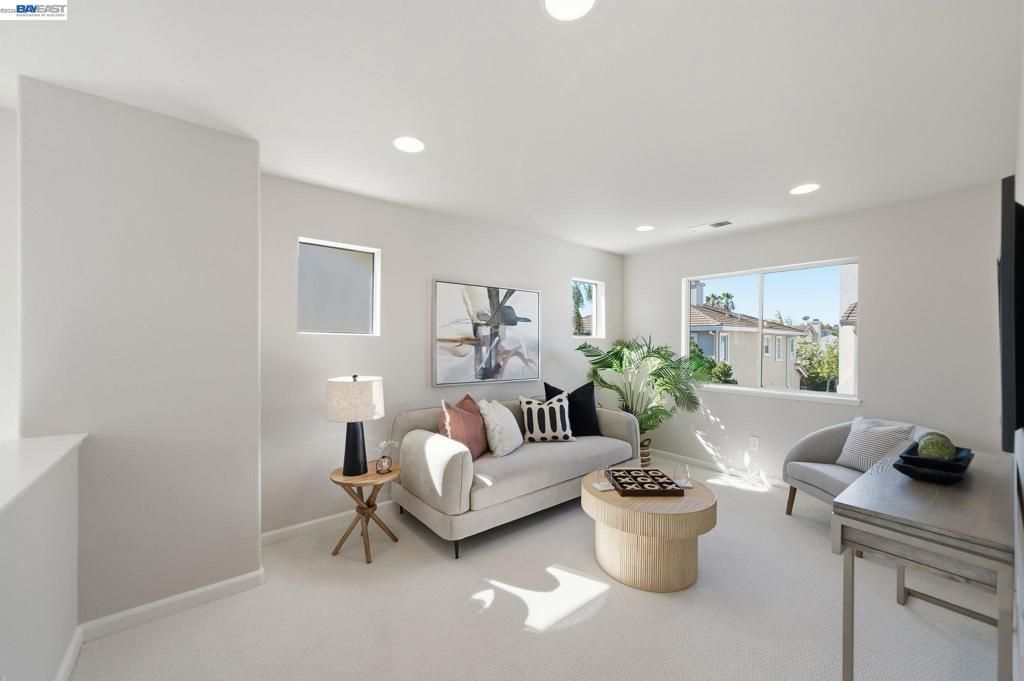 Image 15 of property listing at 37341 Chinaberry Cmn, Fremont, CA 94536