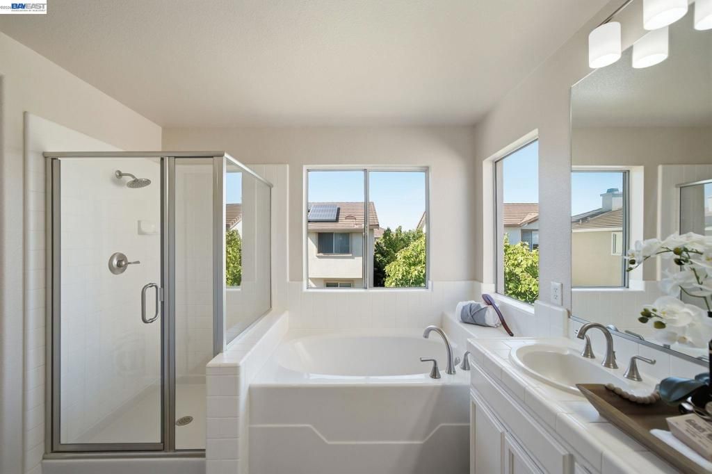 Image 22 of property listing at 37341 Chinaberry Cmn, Fremont, CA 94536