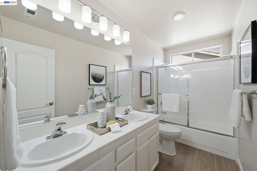 Image 25 of property listing at 37341 Chinaberry Cmn, Fremont, CA 94536