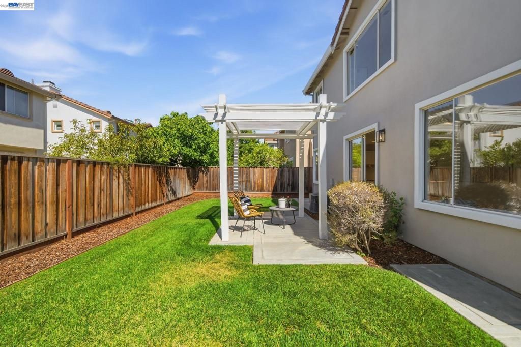 Image 32 of property listing at 37341 Chinaberry Cmn, Fremont, CA 94536