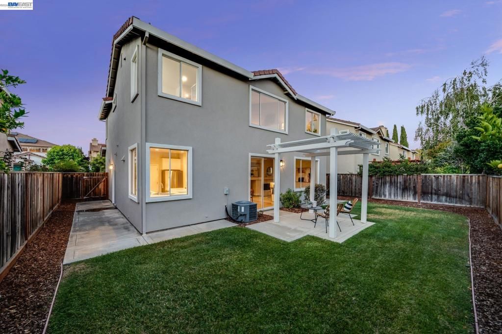 Image 34 of property listing at 37341 Chinaberry Cmn, Fremont, CA 94536