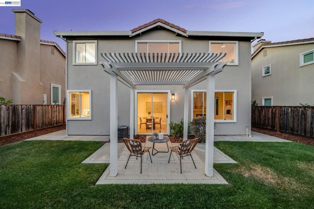 Image 35 of property listing at 37341 Chinaberry Cmn, Fremont, CA 94536