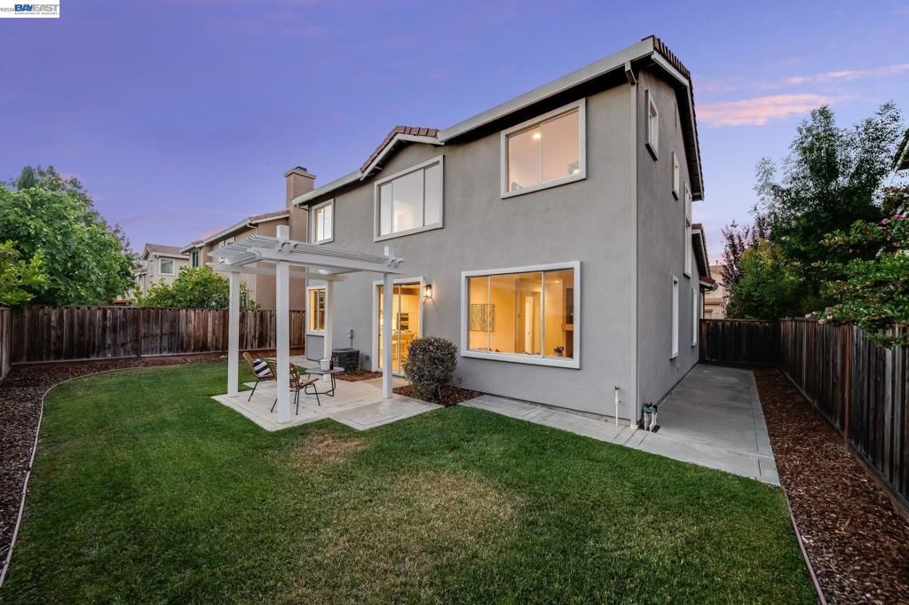 Image 36 of property listing at 37341 Chinaberry Cmn, Fremont, CA 94536