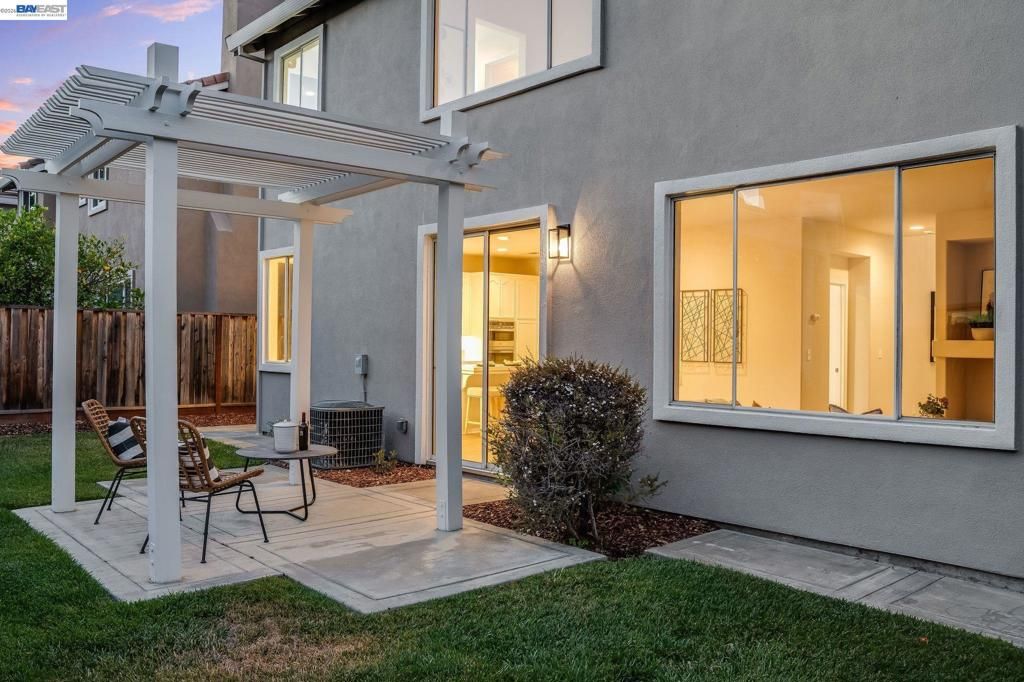 Image 38 of property listing at 37341 Chinaberry Cmn, Fremont, CA 94536
