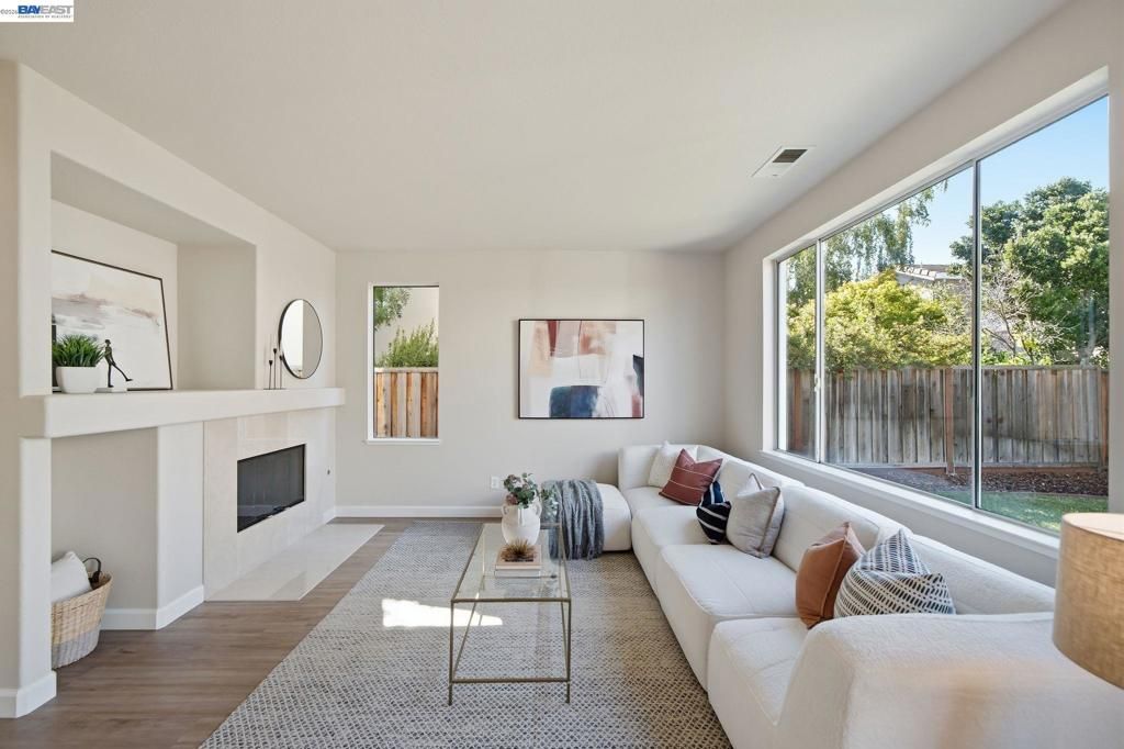Image 4 of property listing at 37341 Chinaberry Cmn, Fremont, CA 94536