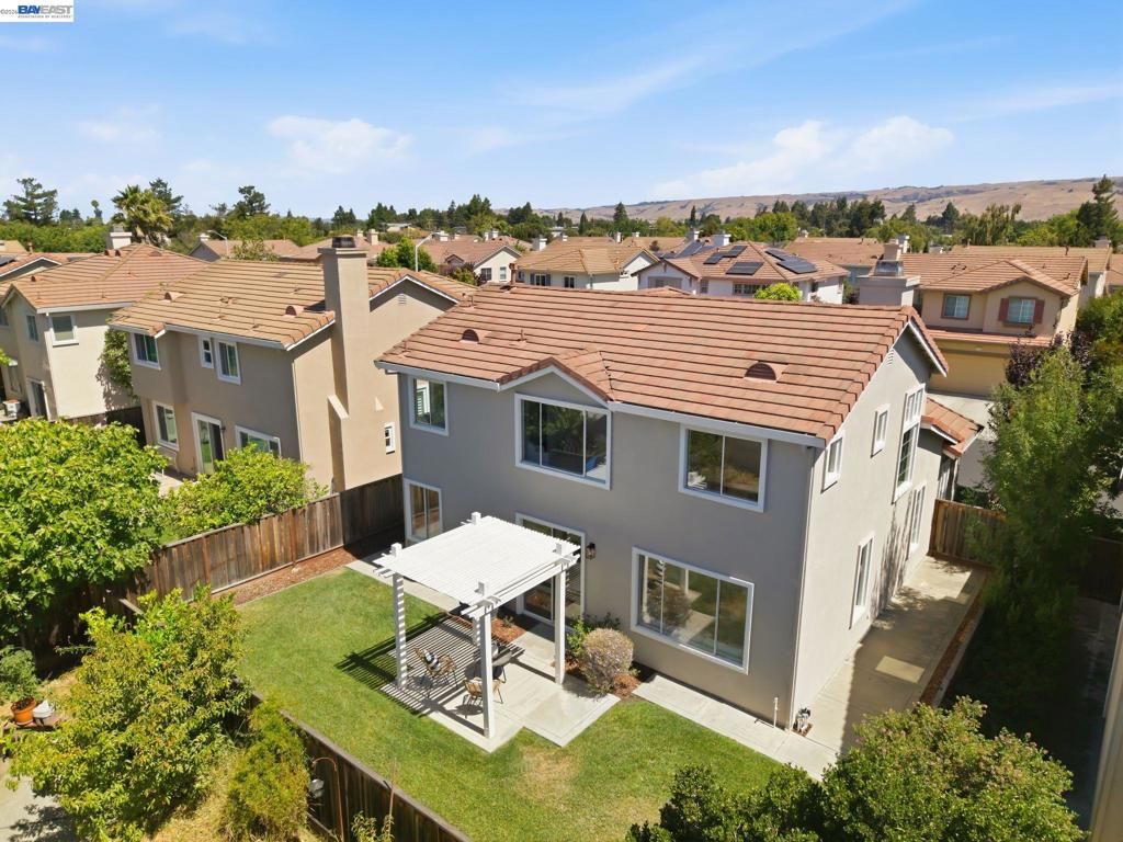 Image 40 of property listing at 37341 Chinaberry Cmn, Fremont, CA 94536