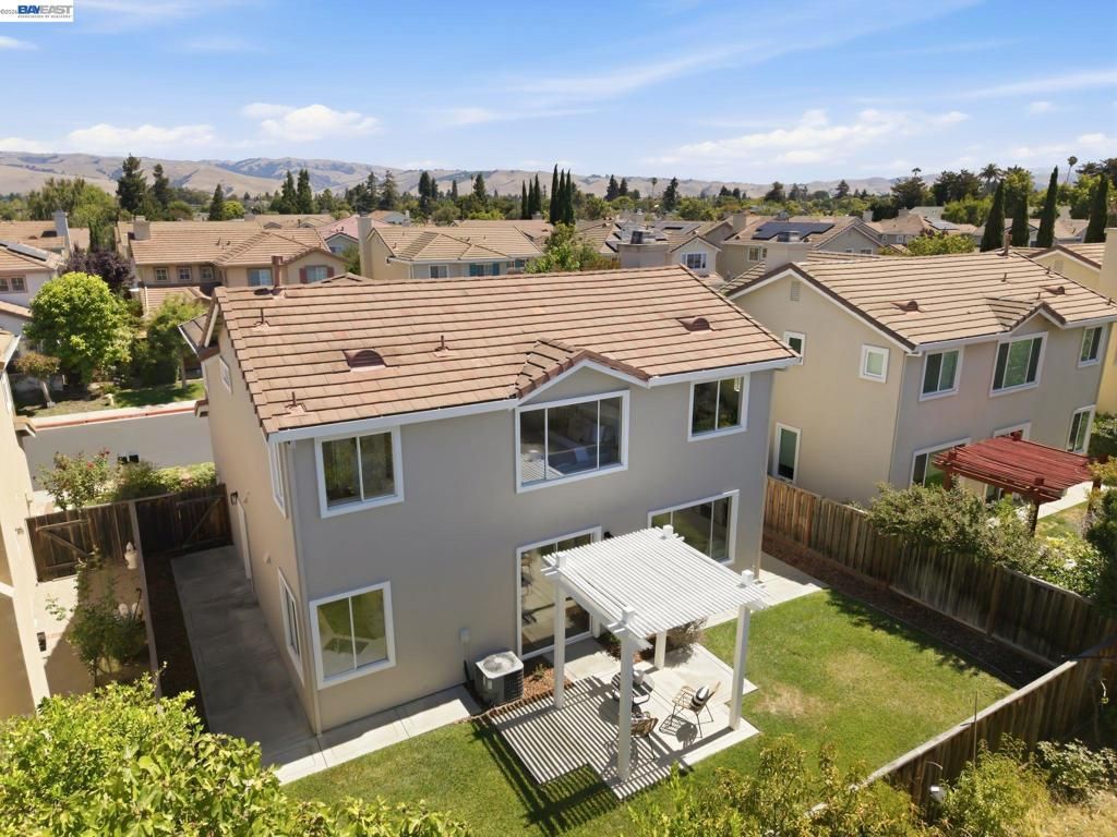 Image 41 of property listing at 37341 Chinaberry Cmn, Fremont, CA 94536