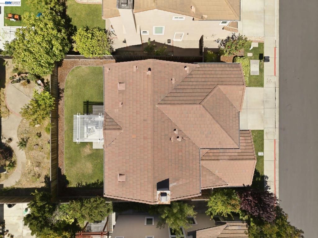 Image 45 of property listing at 37341 Chinaberry Cmn, Fremont, CA 94536